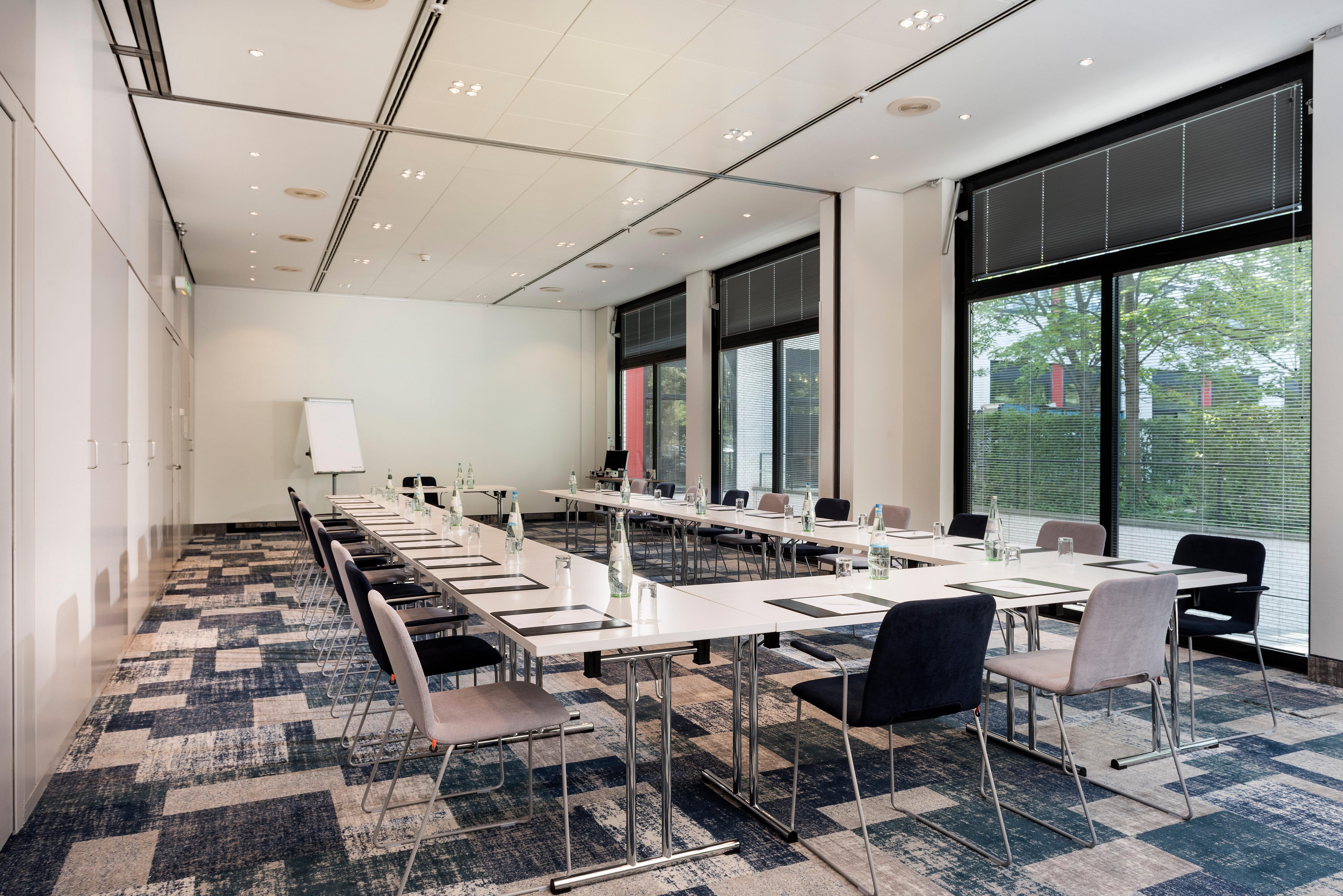 Holiday Inn Berlin City-West By Ihg Бизнес фото